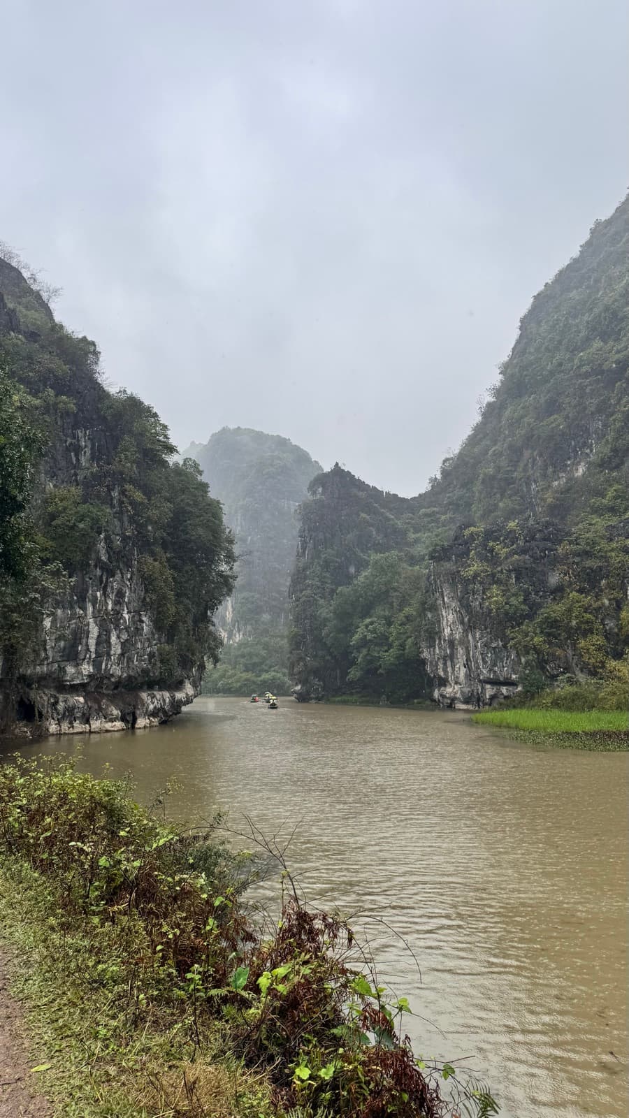River winding between limestone peaks at Tam Cốc